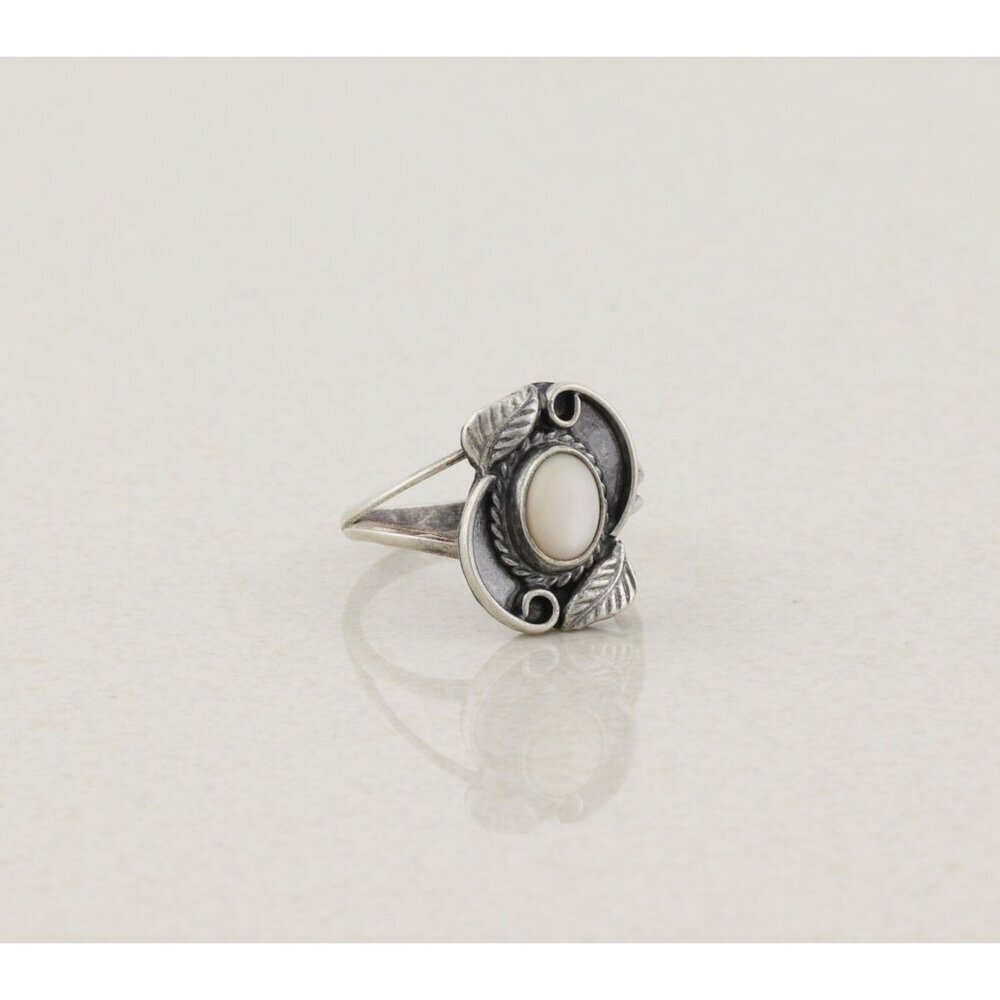 Sterling Silver Natural Mother of Pearl Ring Leaf Ring Size 6 1/4 - Picture 3 of 6
